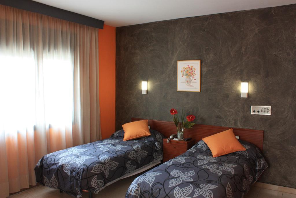 Hotel Les 7 Claus Andorra la Vella Room photo